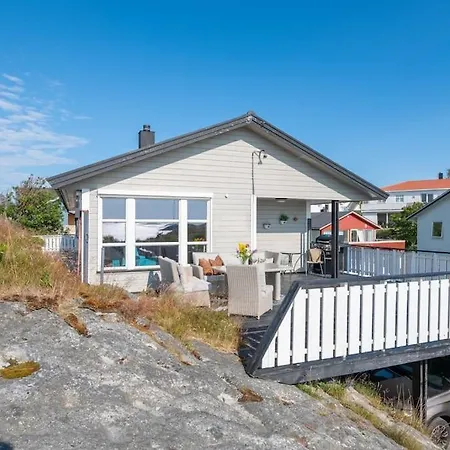 Henningsvaer, Lofoten With Fantastic View * Henningsvær