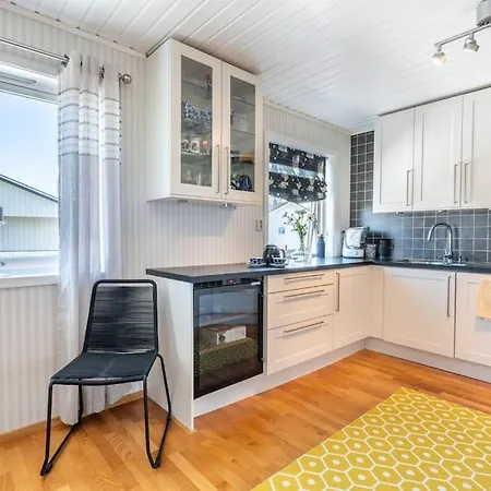 Vakantiehuis Henningsvaer, Lofoten With Fantastic View *